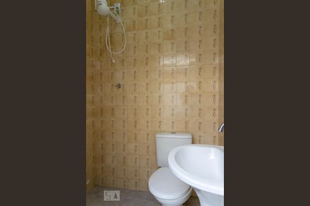 Banheiro de casa para alugar com 3 quartos, 120m² em Água Branca, São Paulo
