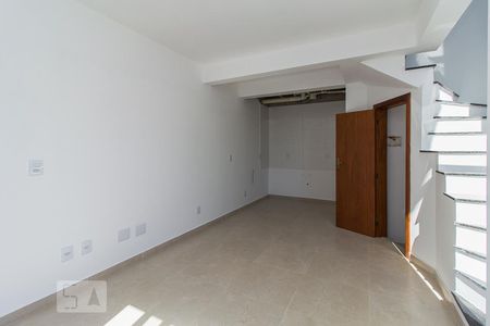 Sala de casa de condomínio à venda com 2 quartos, 89m² em Centro, Canoas