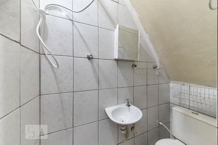 Banheiro de casa para alugar com 1 quarto, 28m² em Taboão, Diadema