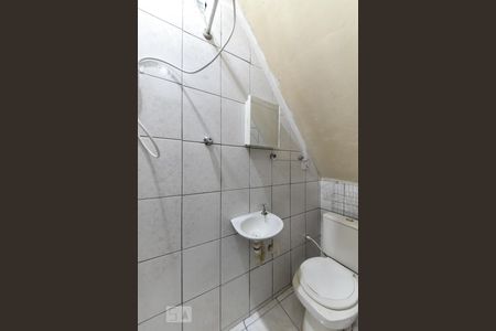 Banheiro de casa para alugar com 1 quarto, 28m² em Taboão, Diadema