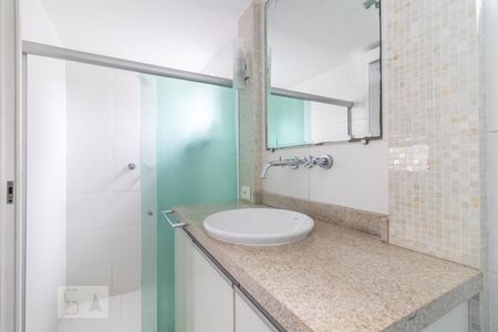 Banheiro de apartamento para alugar com 1 quarto, 56m² em Bigorrilho, Curitiba