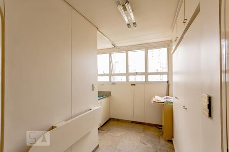 Apartamento para alugar com 350m², 3 quartos e 2 vagas Apartamento para alugar com 350m², 3 quartos e 2 vagasÁrea de serviço