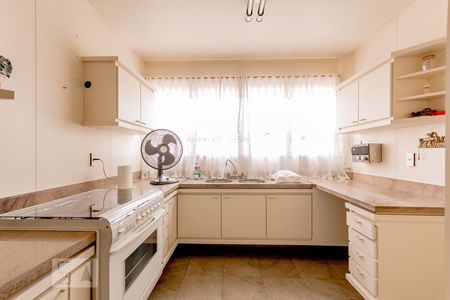 Apartamento para alugar com 350m², 3 quartos e 2 vagas Apartamento para alugar com 350m², 3 quartos e 2 vagasCozinha