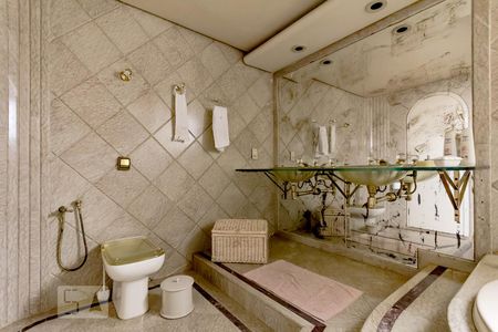 Apartamento para alugar com 350m², 3 quartos e 2 vagas Apartamento para alugar com 350m², 3 quartos e 2 vagasBanheiro do quarto 1