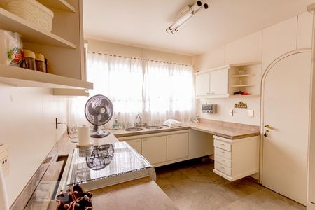 Apartamento para alugar com 350m², 3 quartos e 2 vagas Apartamento para alugar com 350m², 3 quartos e 2 vagasCozinha