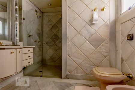 Apartamento para alugar com 350m², 3 quartos e 2 vagas Apartamento para alugar com 350m², 3 quartos e 2 vagasBanheiro do quarto 2