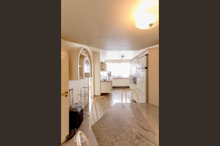 Apartamento para alugar com 350m², 3 quartos e 2 vagas Apartamento para alugar com 350m², 3 quartos e 2 vagasCozinha