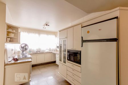 Apartamento para alugar com 350m², 3 quartos e 2 vagas Apartamento para alugar com 350m², 3 quartos e 2 vagasCozinha