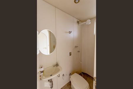 Apartamento para alugar com 350m², 3 quartos e 2 vagas Apartamento para alugar com 350m², 3 quartos e 2 vagasBanheiro de serviço