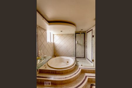 Apartamento para alugar com 350m², 3 quartos e 2 vagas Apartamento para alugar com 350m², 3 quartos e 2 vagasBanheiro do quarto 1