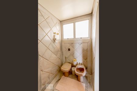 Apartamento para alugar com 350m², 3 quartos e 2 vagas Apartamento para alugar com 350m², 3 quartos e 2 vagasBanheiro do quarto 2