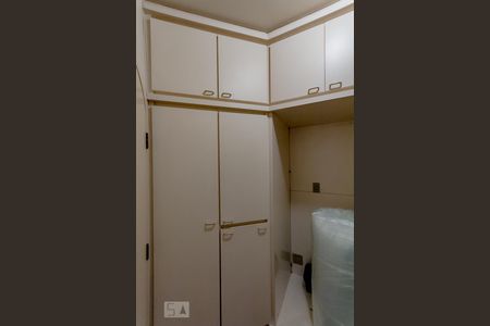Apartamento para alugar com 350m², 3 quartos e 2 vagas Apartamento para alugar com 350m², 3 quartos e 2 vagasDespensa