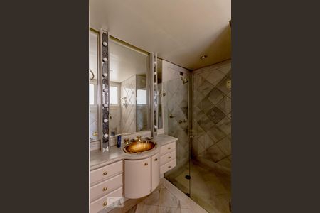 Apartamento para alugar com 350m², 3 quartos e 2 vagas Apartamento para alugar com 350m², 3 quartos e 2 vagasBanheiro do quarto 2