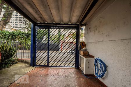 Garagem de casa à venda com 3 quartos, 300m² em Santo Amaro, São Paulo