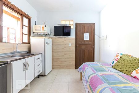 Sala e cozinha de apartamento para alugar com 1 quarto, 23m² em Lagoa da Conceição, Florianópolis