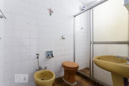 Banheiro de apartamento para alugar com 1 quarto, 60m² em Petrópolis, Porto Alegre