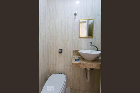 Lavabo de casa à venda com 3 quartos, 120m² em Jardim Ester Yolanda, São Paulo