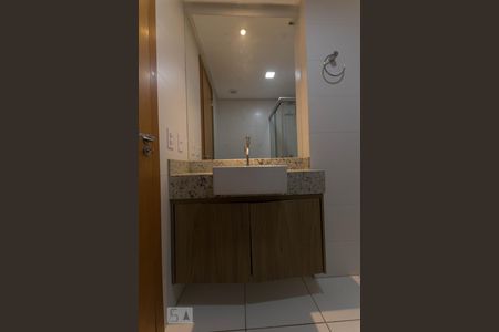 Banheiro de kitnet/studio para alugar com 1 quarto, 42m² em Setor Oeste, Goiânia