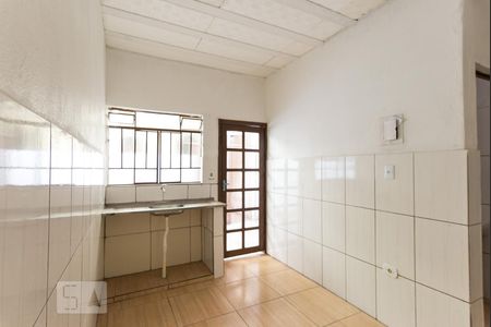 Cozinha de casa para alugar com 2 quartos, 76m² em Glória, Belo Horizonte