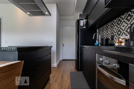 Cozinha de apartamento à venda com 1 quarto, 59m² em Tamboré, Santana de Parnaíba