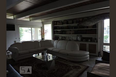 Casa à venda com 800m², 5 quartos e 6 vagasSala