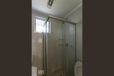 Banheiro de apartamento à venda com 2 quartos, 59m² em Cristal, Porto Alegre