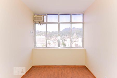 Quarto 2 de apartamento para alugar com 2 quartos, 60m² em Grajaú, Rio de Janeiro