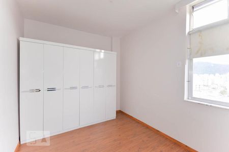 Quarto 1 de apartamento para alugar com 2 quartos, 60m² em Grajaú, Rio de Janeiro