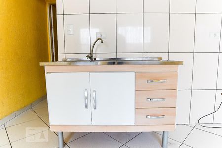 Cozinha de casa para alugar com 1 quarto, 30m² em Jardim Guanca, São Paulo