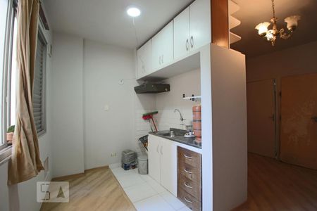 Cozinha de kitnet/studio para alugar com 1 quarto, 35m² em República, São Paulo