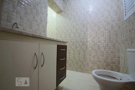 Banheiro de kitnet/studio para alugar com 1 quarto, 35m² em República, São Paulo