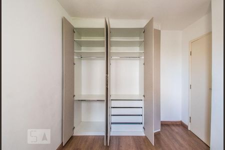 Quarto 1 de apartamento para alugar com 2 quartos, 46m² em Vila Caraguatá, São Paulo