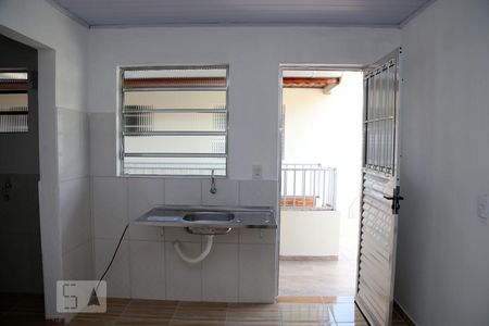 Sala/Cozinha de apartamento para alugar com 1 quarto, 25m² em Parque Pinheiros, Taboão da Serra