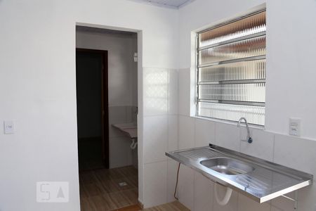 Sala/Cozinha de apartamento para alugar com 1 quarto, 25m² em Parque Pinheiros, Taboão da Serra