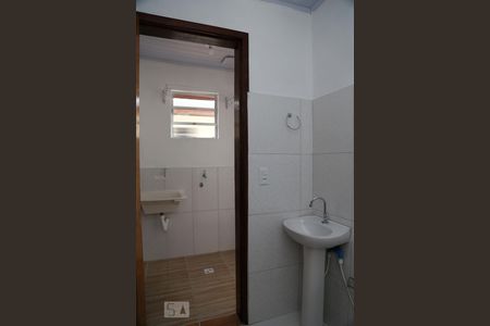 Banheiro de apartamento para alugar com 1 quarto, 25m² em Parque Pinheiros, Taboão da Serra