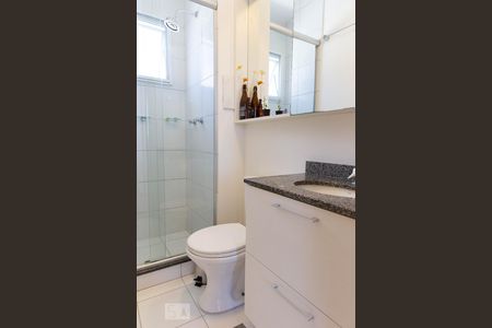 Banheiro de apartamento à venda com 2 quartos, 53m² em Humaitá, Porto Alegre