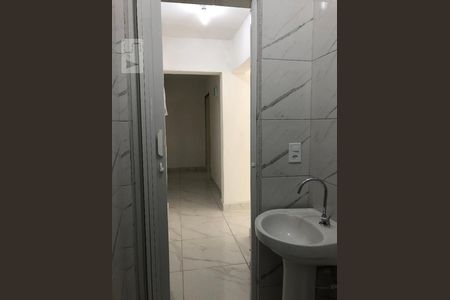 Banheiro de casa para alugar com 1 quarto, 50m² em Vila Araguaia, São Paulo