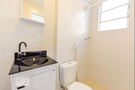 Banheiro de kitnet/studio para alugar com 1 quarto, 33m² em Bela Vista, São Paulo