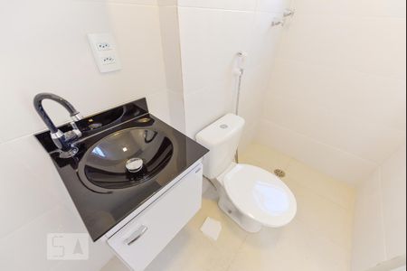 Banheiro de kitnet/studio para alugar com 1 quarto, 33m² em Bela Vista, São Paulo