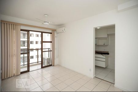 Sala de apartamento para alugar com 2 quartos, 55m² em Pilares, Rio de Janeiro