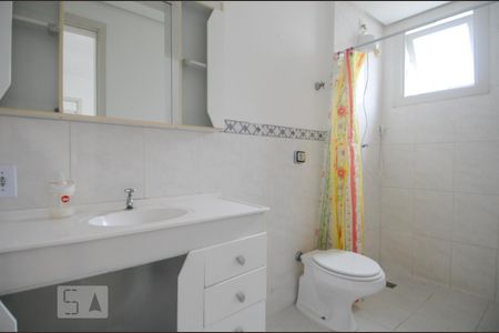 Banheiro de apartamento à venda com 1 quarto, 36m² em Partenon, Porto Alegre