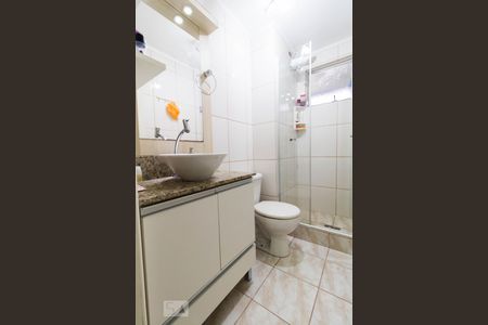 Banheiro de apartamento à venda com 2 quartos, 57m² em Partenon, Porto Alegre