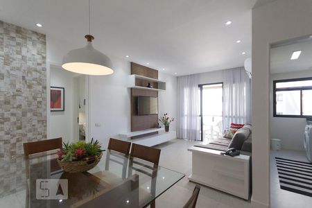 Sala de apartamento para alugar com 1 quarto, 55m² em Barra da Tijuca, Rio de Janeiro