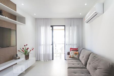 Sala de apartamento para alugar com 1 quarto, 55m² em Barra da Tijuca, Rio de Janeiro