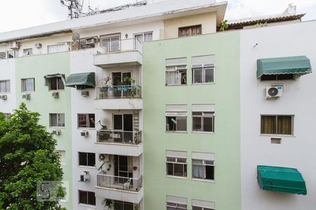 Vista Quarto 1 de apartamento para alugar com 2 quartos, 61m² em Pechincha, Rio de Janeiro