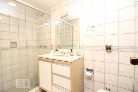 Banheiro de apartamento à venda com 2 quartos, 92m² em Mont Serrat, Porto Alegre