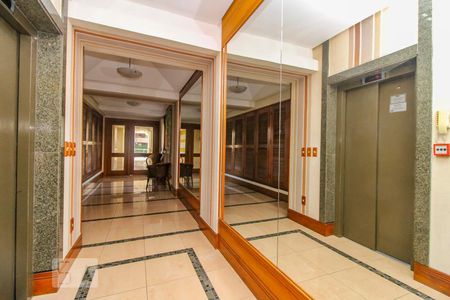 Hall de Entrada de apartamento para alugar com 2 quartos, 65m² em Bela Vista, Porto Alegre