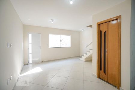 Sala de casa para alugar com 2 quartos, 74m² em Vila Carrão, São Paulo