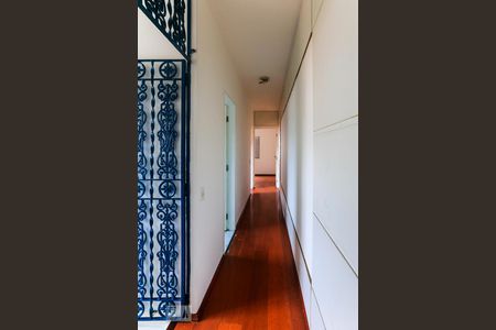 Corredor de casa à venda com 3 quartos, 140m² em Jardim Maria Estela, São Paulo