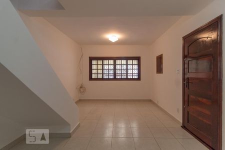 Sala de casa para alugar com 2 quartos, 140m² em Jardim Dinorah, São Paulo